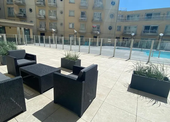 Deluxe Apartment With Shared Pool